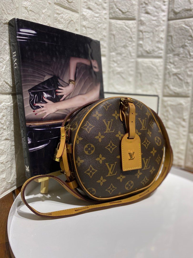 LV ROUND BAG Women s Fashion Bags Wallets Cross body Bags on