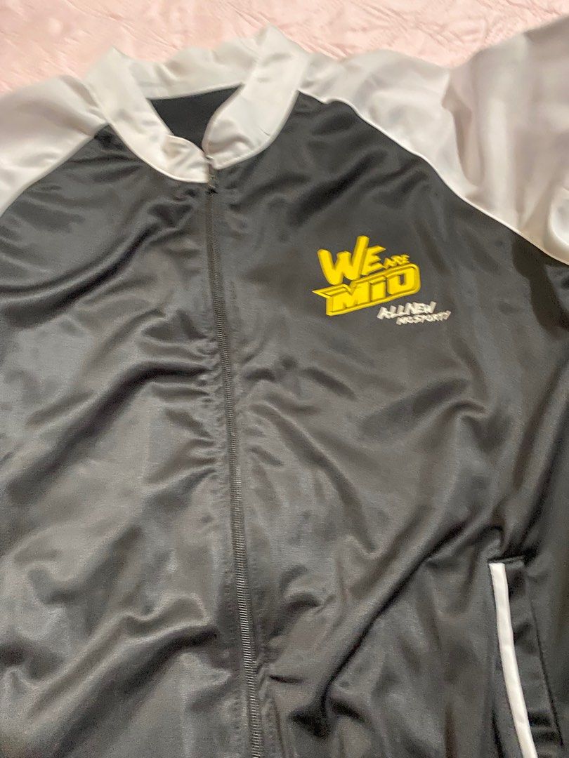 Mens Jacket (Category: Coats, Jackets and Outerwear) located in Binan City. Submitted by kelly529 (Listing ID 1281501258, Image 2). Description: Size medium.
