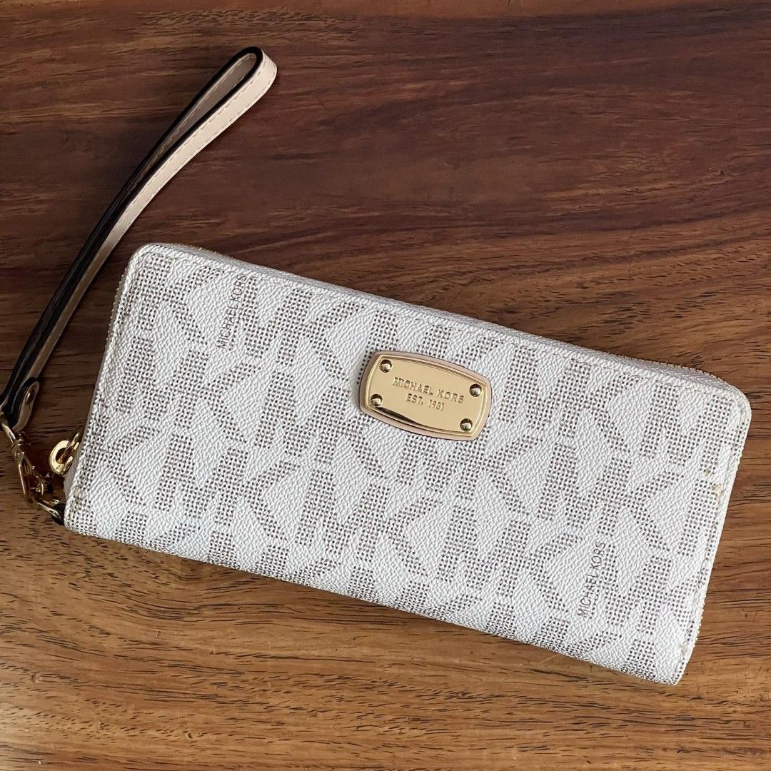 Michael kors hand wallet hot sale
