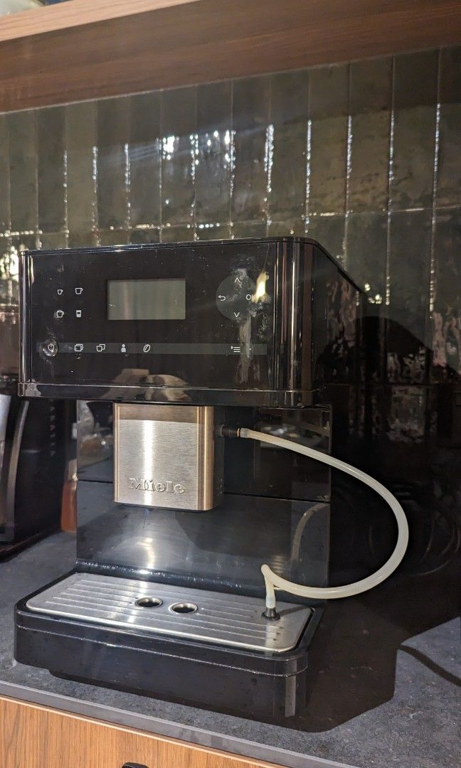 Miele CM6150 coffee machine, TV & Home Appliances, Kitchen Appliances