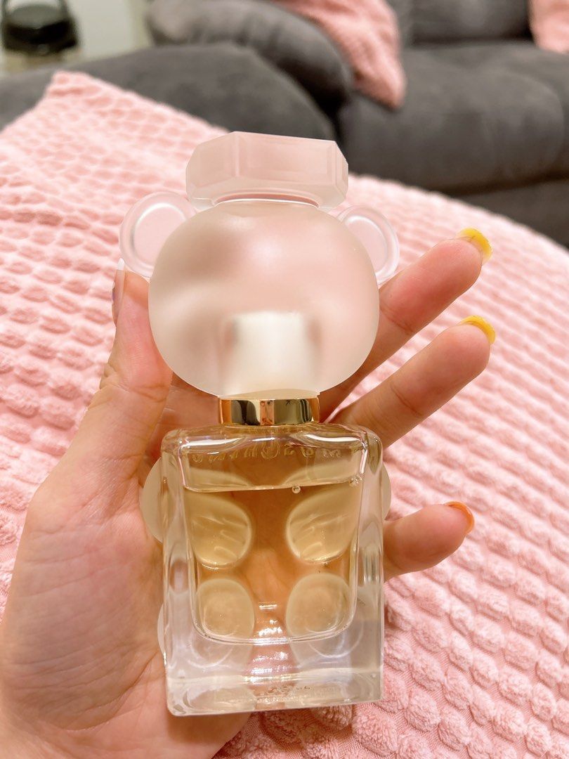 Moschino store orange perfume