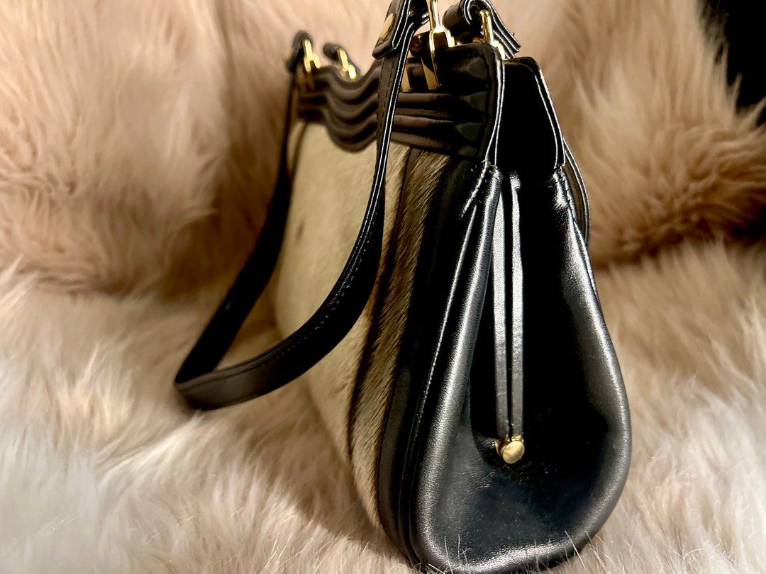 Fur shoulder clearance bag