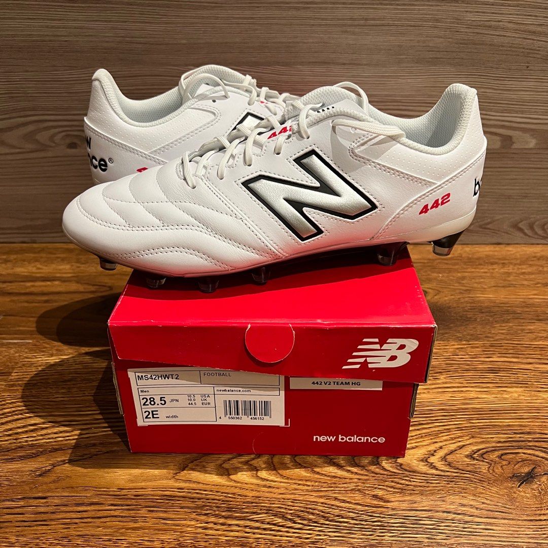 New balance football 2025 boots size 10.5