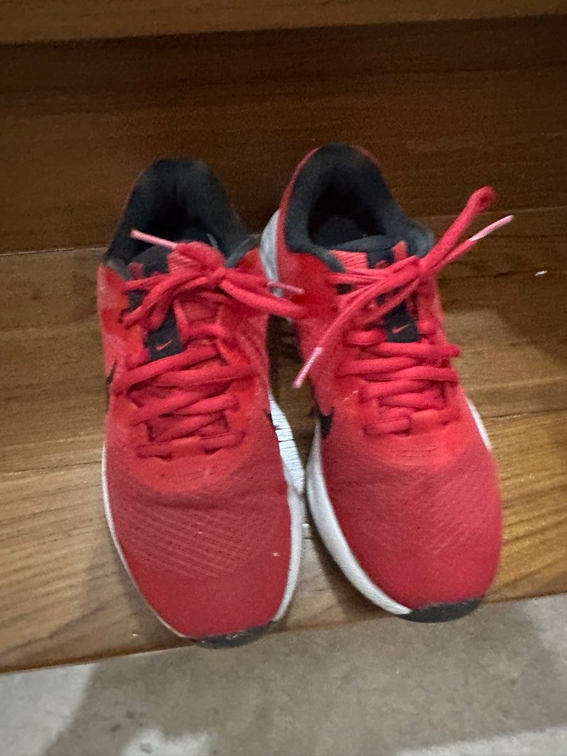Red nikes for kids shop