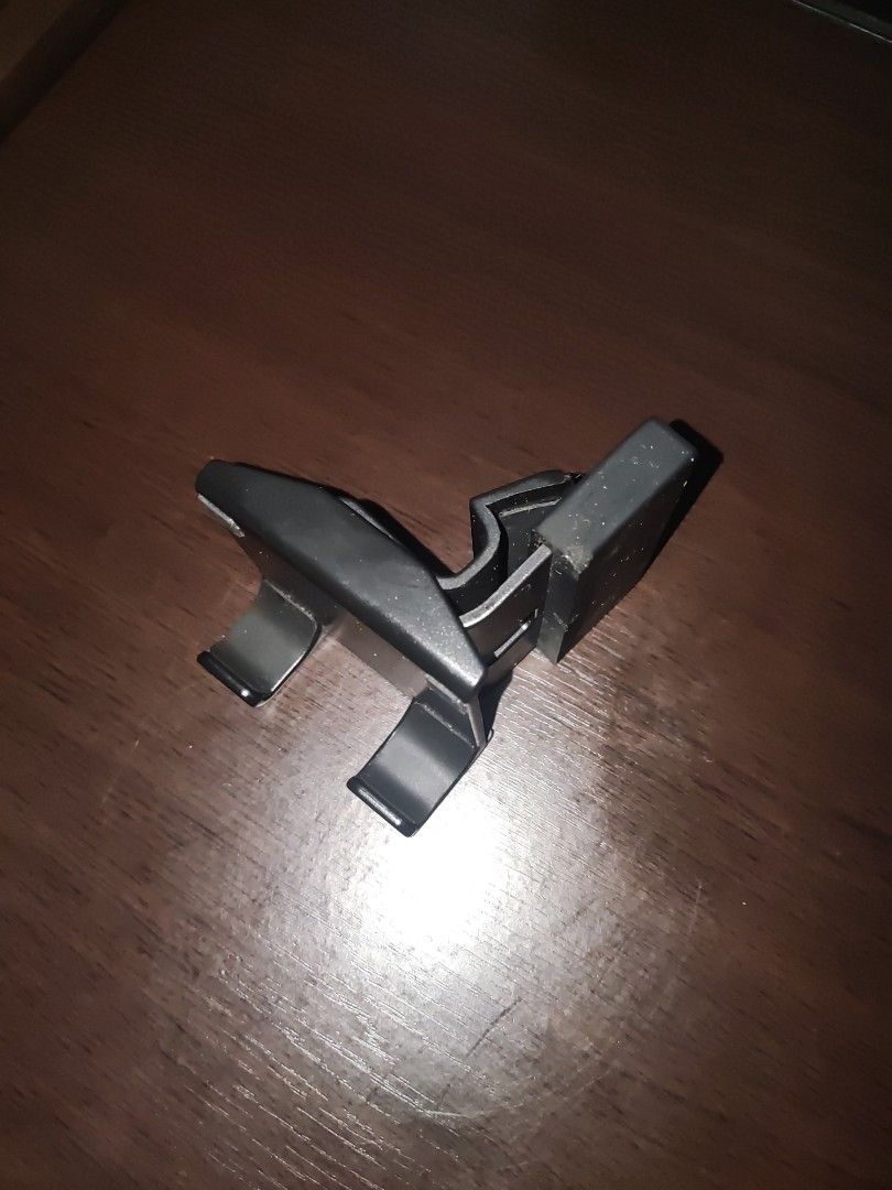Phone Holder Mount For Laptop (Category: Mounts & Holders) located in Quezon City. Submitted by decluttersaleph (Listing ID 1281511192, Image 3). Description: .