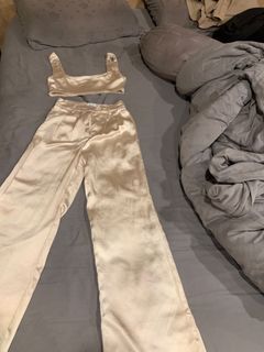 (Category: ) located in . Submitted by lluxcloset (Listing ID 1281516740, Image 1). Description: .