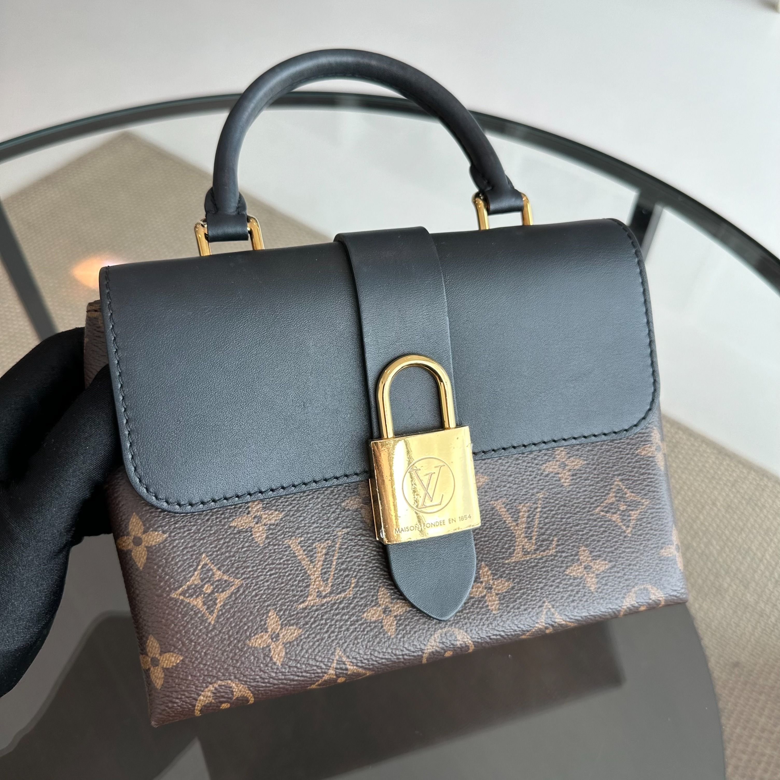 Louis vuitton 2025 locky bb monogram