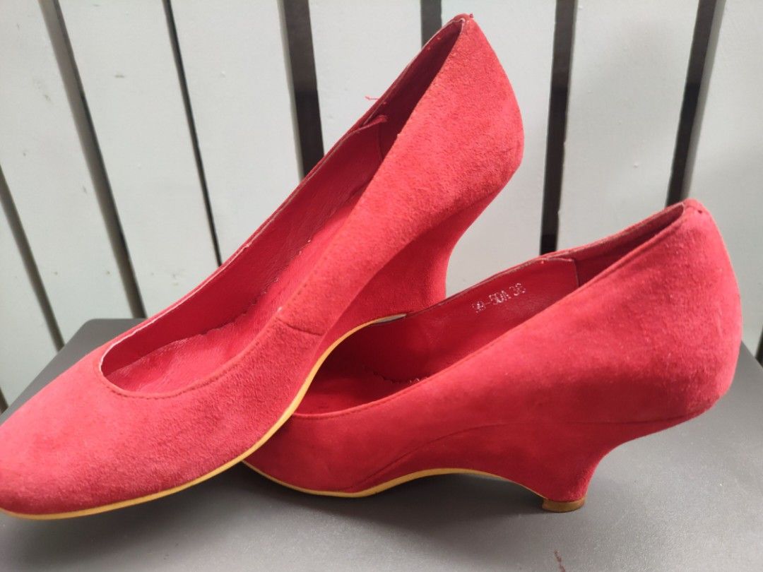 Red suede clearance wedges