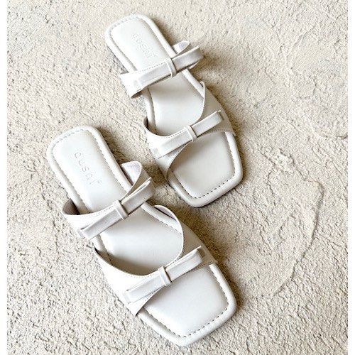 White leather deals sandals flat