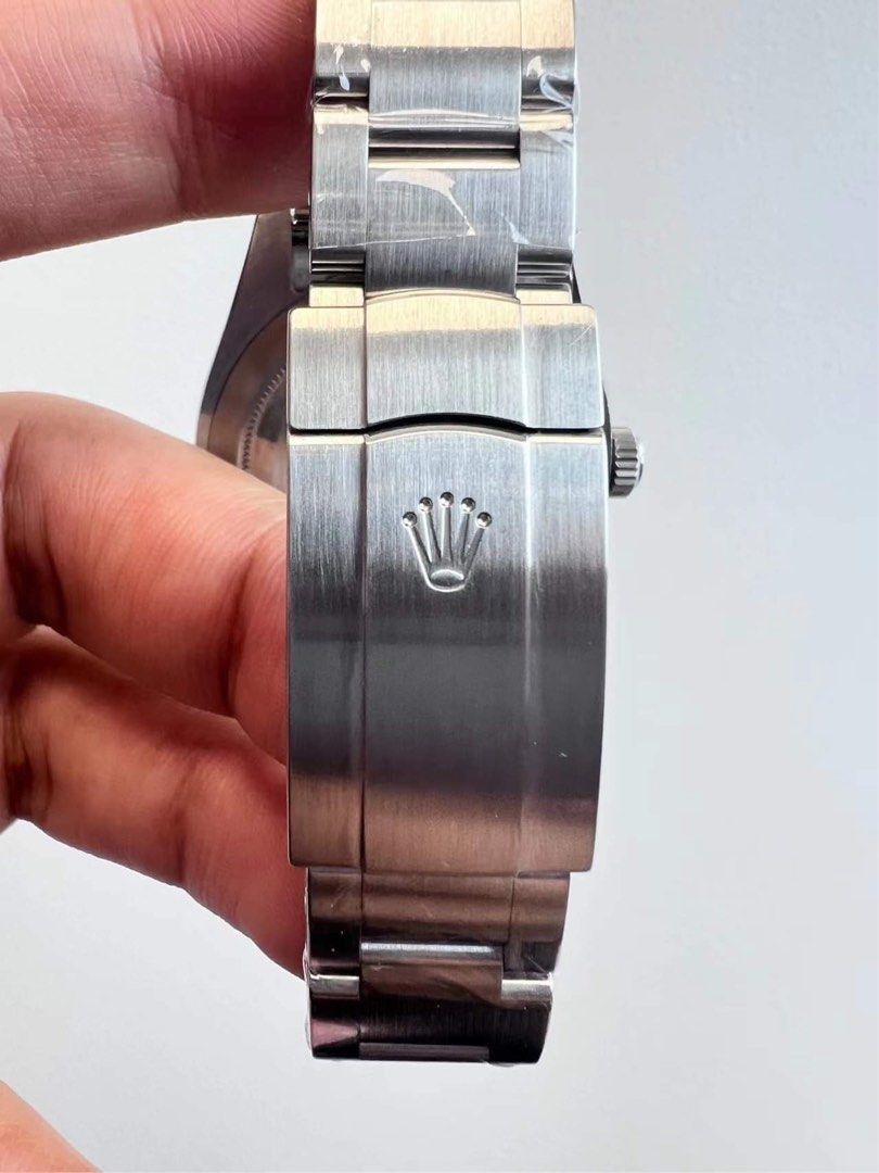 ROLEX 2018 AIRKING 40mm (Category: Luxury Watches) located in Pasig City. Submitted by Watchaholics (Listing ID 1281579014, Image 3). Description: ROLEX 2018 AIRKING 40mm -Model 116900 -Year model 2018 -Discontinued - limited edition piece 9.5/10 Almost brand new condition (excellent used condition) -Complete full set For 399k You may DM or contact @ 09615077138 Thanks admin😉.