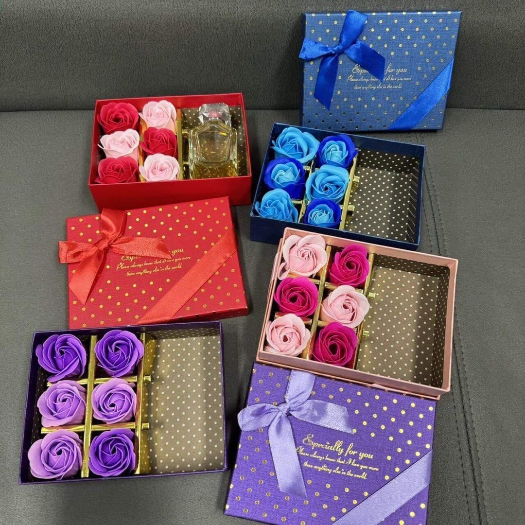 Rose Gift Box (Category: Flowers & Bouquets) located in Cainta. Submitted by iubelle (Listing ID 1281536863, Image 2). Description: Rose Gift box (bear not included) Add 50ph for fairy light warm or RGB.