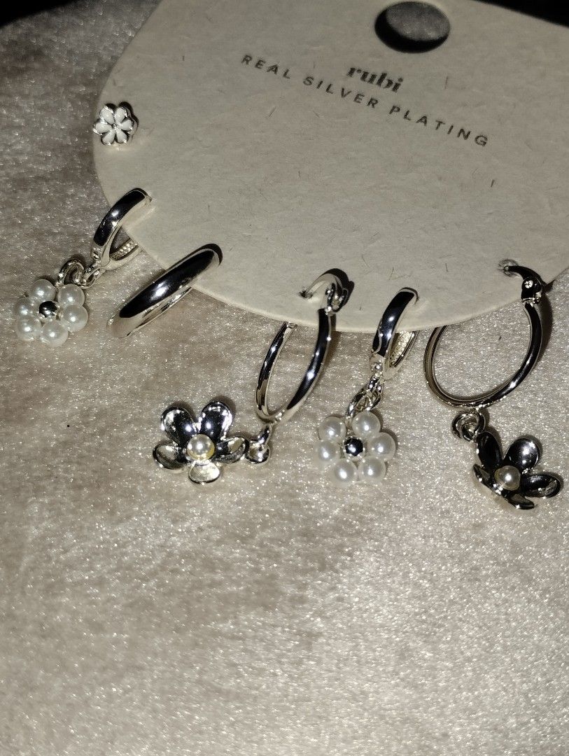✨Rubi 3-set earrings (Category: Earrings) located in Santa Rosa. Submitted by leShoppe (Listing ID 1281548765, Image 1). Description: .