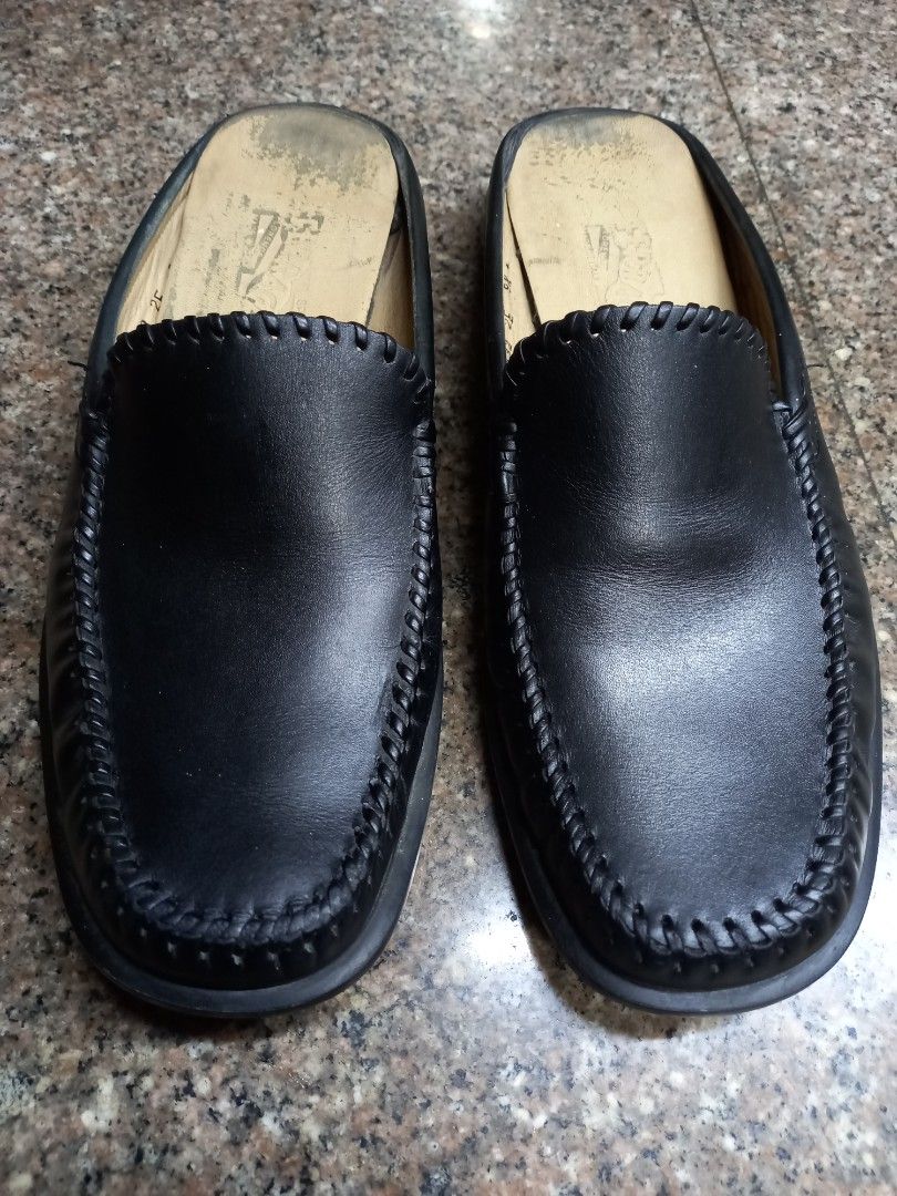 Salvatore ferragamo mules loafers (Category: Casual Shoes) located in Las Pinas. Submitted by mickey4224 (Listing ID 1281533735, Image 1). Description: Sf slip on black shoes.what you see is what you get.size 9.5.I only used it inside the office.leather and sole in good condition,no sole separation.Refer to pictures for size and condition. wearable..