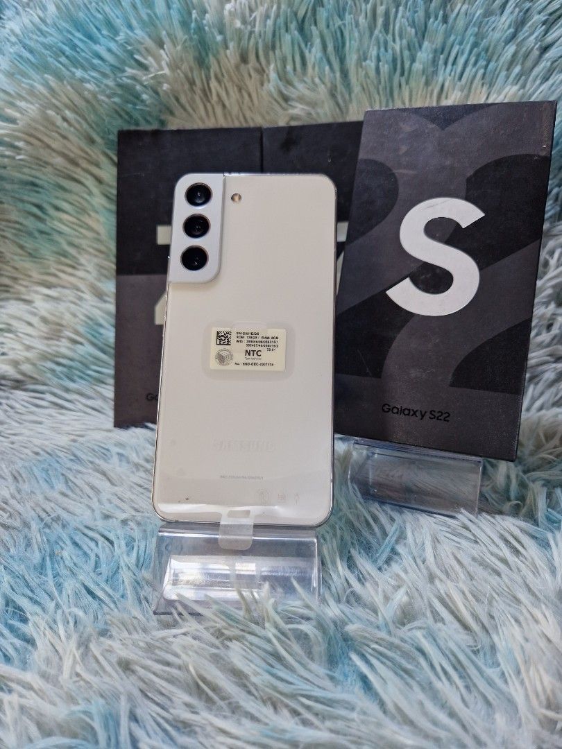 Samsung S22 (Category: Samsung) located in Quezon City. Submitted by mubrogadgets (Listing ID 1281540881, Image 2). Description: SAMSUNG S22 5G not used/brand new mall full-out complete 100%makinis, nodents or scratvk naka plastic pa mga gilid 👉SUPER FLAGSHIP PHONE 👉5G NETWorj 👉8gb ram and 128 Quick specs👇👇👇 👉Dynamic AMOLED 2X, 120Hz, HDR10+, 1300 nits (peak) 👉6.1inches, 👉Exynos 2200 (4 nm) 👉Xclipse 920 👉Fingerprint (under display, ult