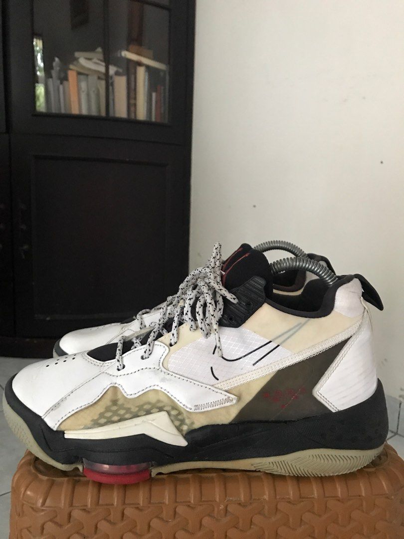 Sepatu nike air zoom jordan, Fesyen Pria, Sepatu Sneakers di