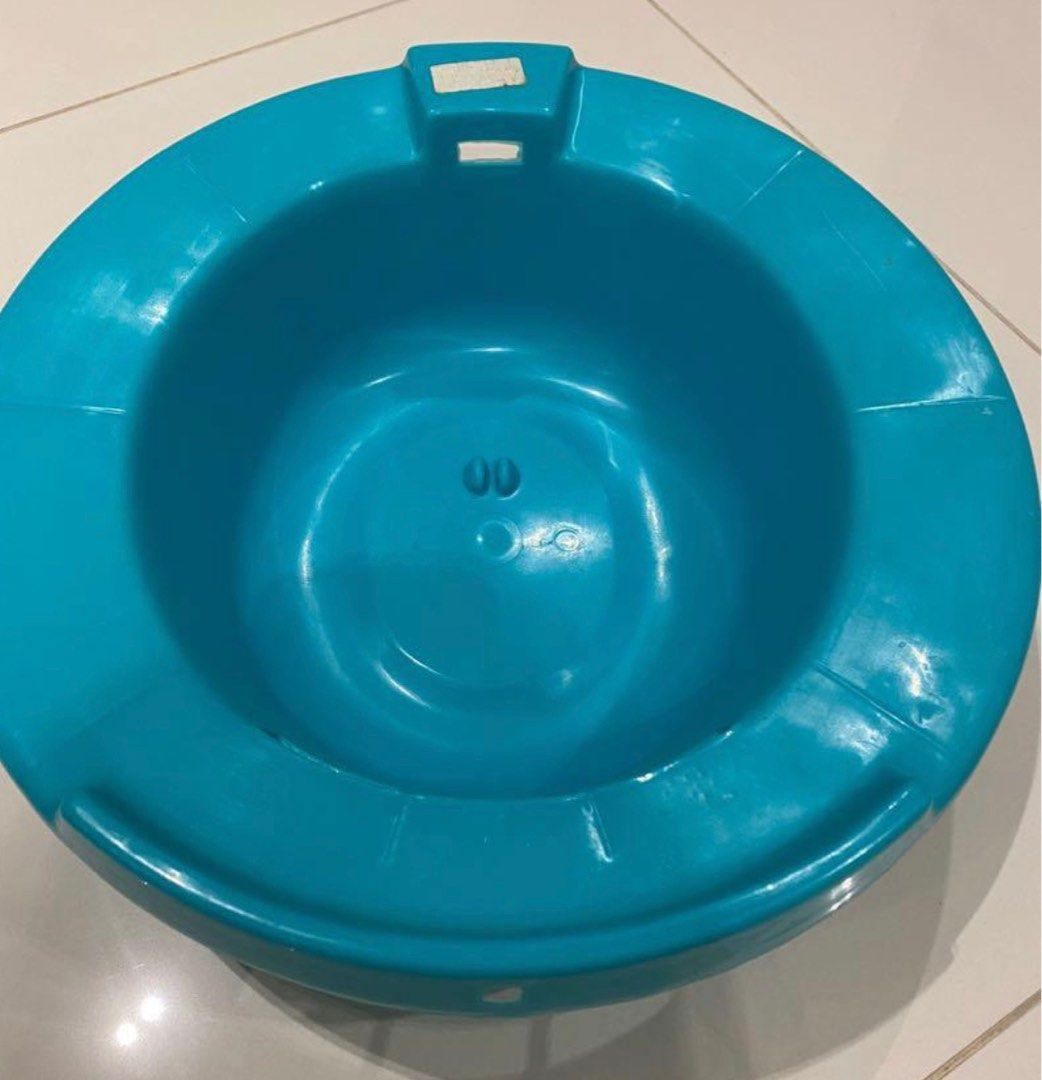 Sitz bath (Category: Maternity Care) located in Singapore. Submitted by luxurioussg (Listing ID 1281574476, Image 1). Description: Lightly used sitz bath.