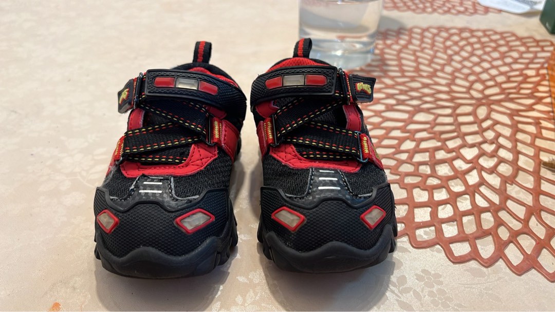 Skechers hot lights on sale damager
