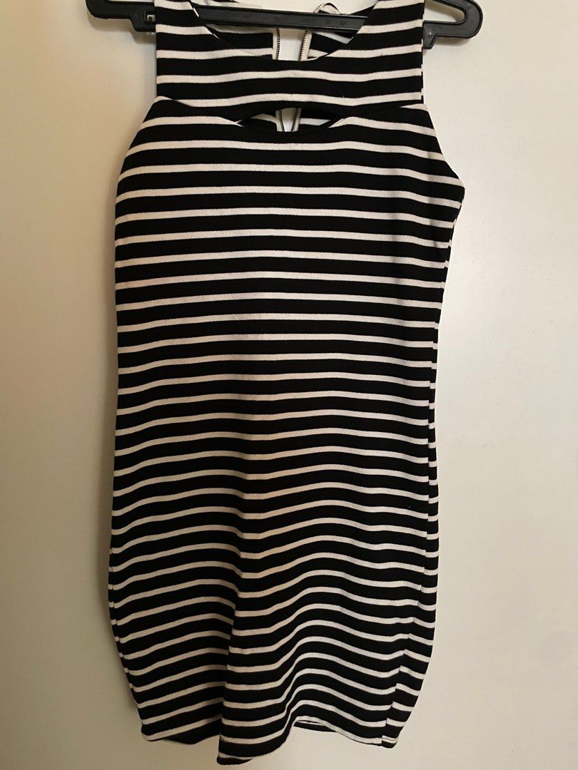 Striped dress (Category: Dresses) located in Mandaluyong City. Submitted by itisntso (Listing ID 1281448726, Image 1). Description: XS striped dress Thick material .