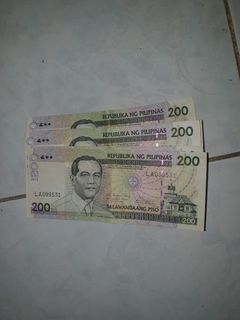 Uncirculated old 200 pesos bill