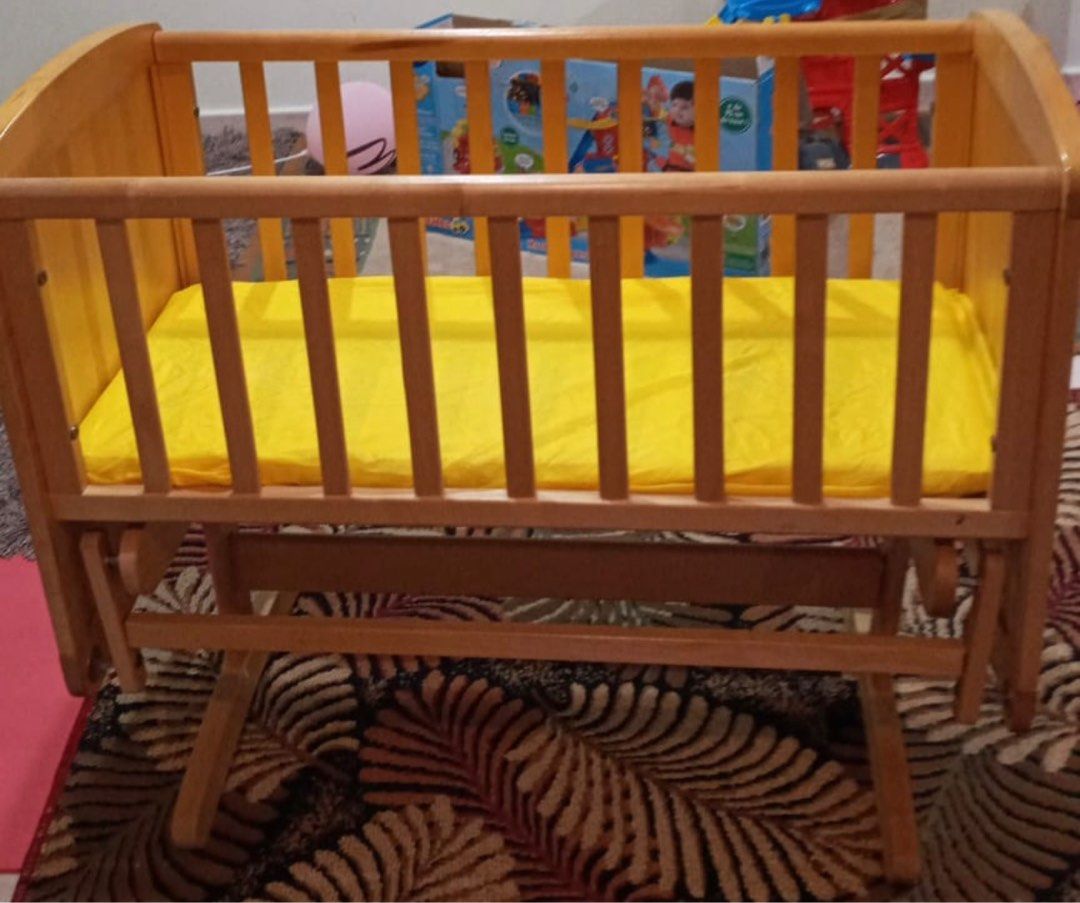 Baby elegance swinging crib hot sale