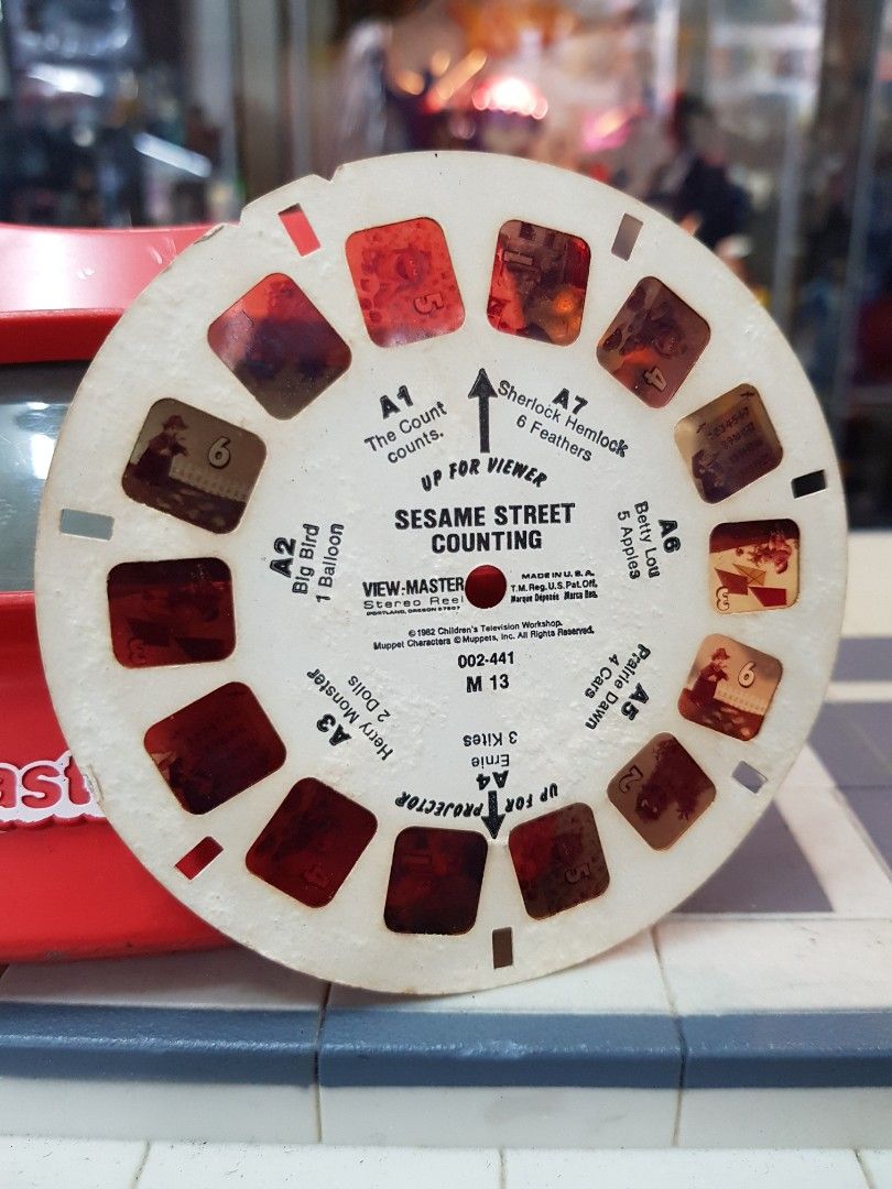 https://media.karousell.com/media/photos/products/2024/1/23/vintage_view_master_with_reel_1706014217_c2c01173_progressive.jpg