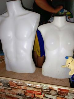2 half body manequin male & female