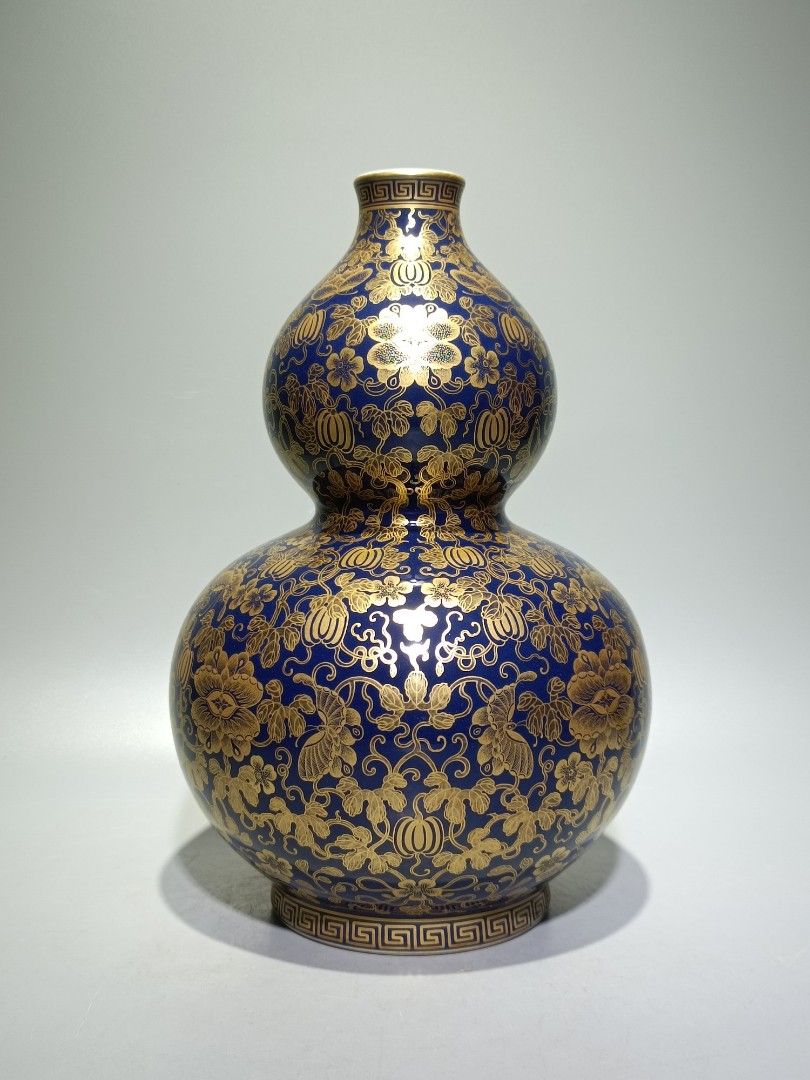 清・雍正年製款・古陶磁器・藍地粉彩纏枝蓮塗金龍