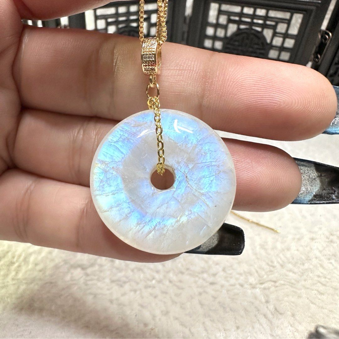 Gold cheap moonstone pendant