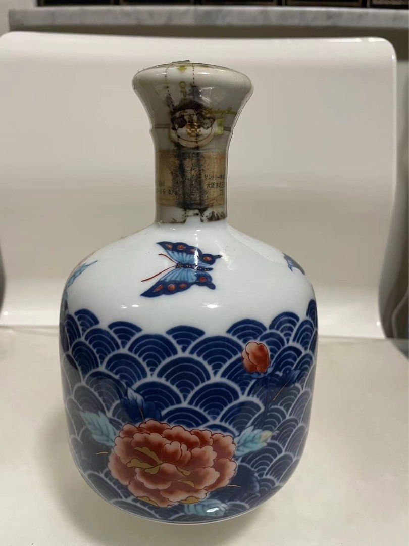 サントリー ブランデー 染錦青海波牡丹文 有田焼 700ml 40％ 未開栓
