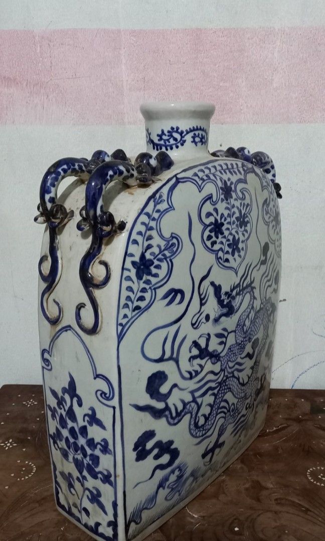 Antique porcelain flask jar (Category: Vases & Decorative Bowls) located in Manila. Submitted by aikahzdm (Listing ID 1281627133, Image 2). Description: Fs, antique porcelain pair Flask jar with Dragon , GOOD CONDITION those who are Interested kindly sent my Inbox 📩.