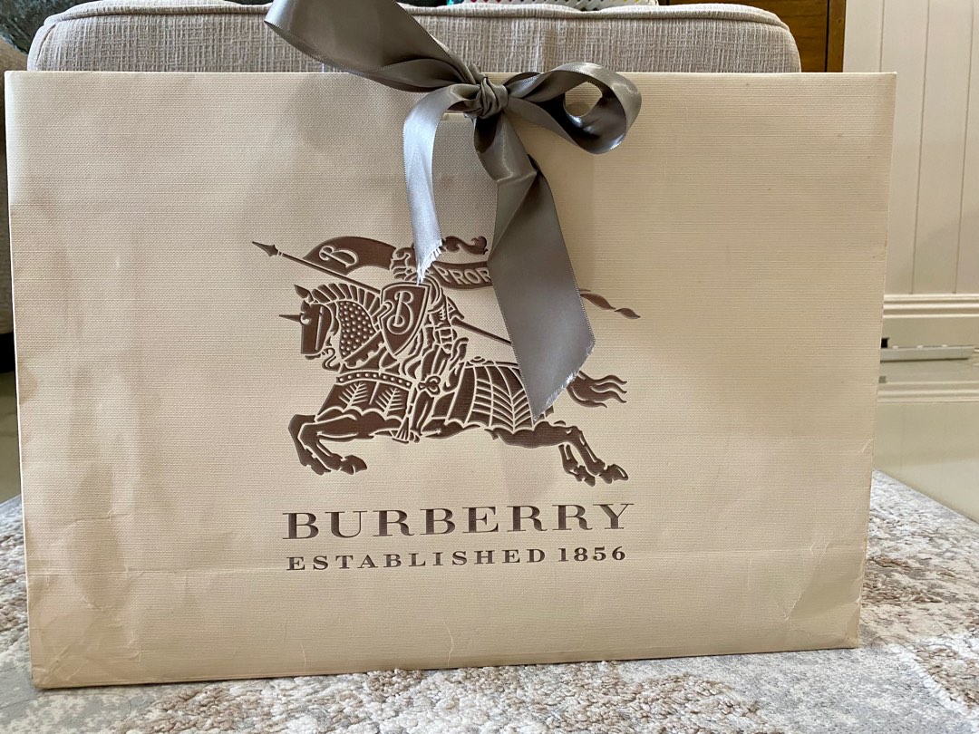 Burberry clearance paper bag