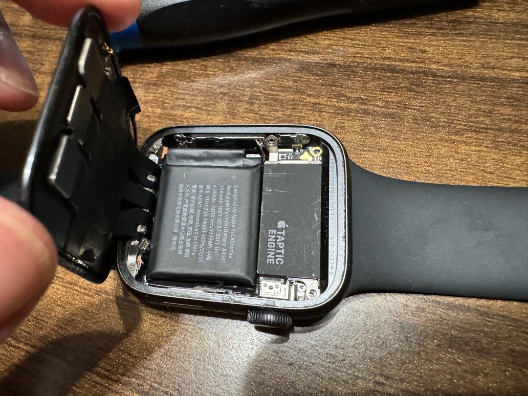 Apple watch series hotsell 1 swollen battery replacement
