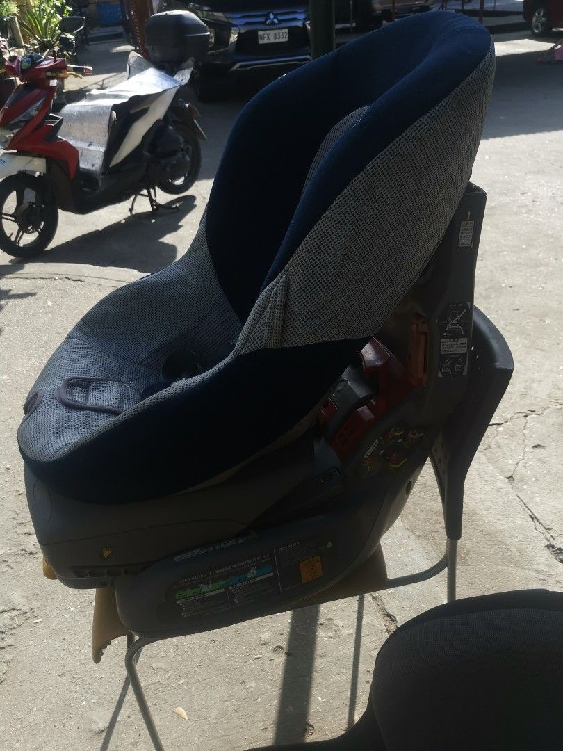 Combi Car seat (Category: Car Seats) located in Makati City. Submitted by candyhinojales (Listing ID 1281795850, Image 2). Description: Combi car seat Washable cover Rotates Reclining Rocking 0 to 18kg Washed and sanitized Pick up in Makati or deliver with fee.