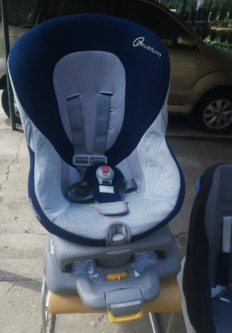 Combi Car seat (Category: Car Seats) located in Makati City. Submitted by candyhinojales (Listing ID 1281795850, Image 3). Description: Combi car seat Washable cover Rotates Reclining Rocking 0 to 18kg Washed and sanitized Pick up in Makati or deliver with fee.