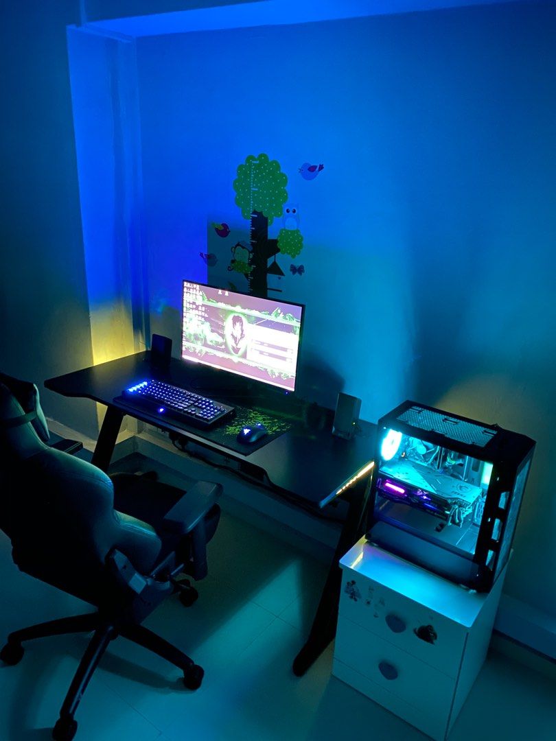 Computer table (Category: Tables & Sets) located in Singapore. Submitted by cjohn15 (Listing ID 1281626364, Image 2). Description: Need ASAP to dispose going overseas .