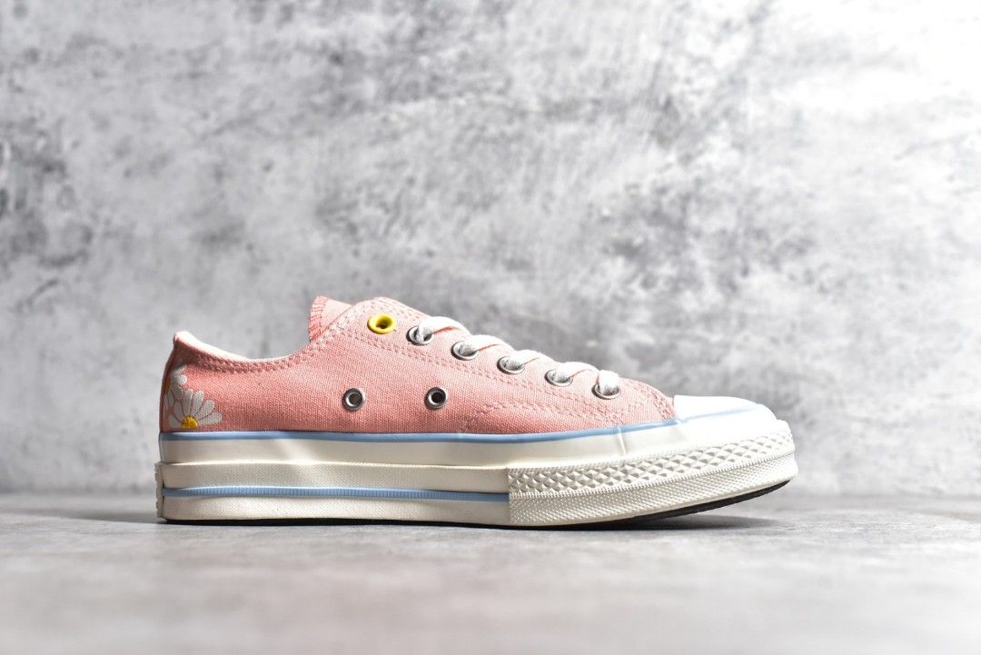 Daisy footwear sale