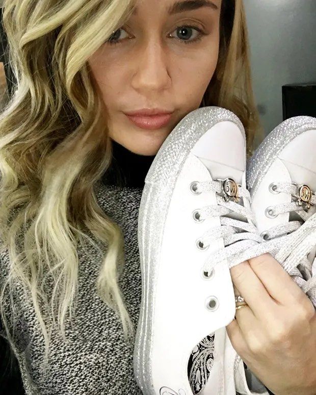 Miley cyrus new arrivals white converse