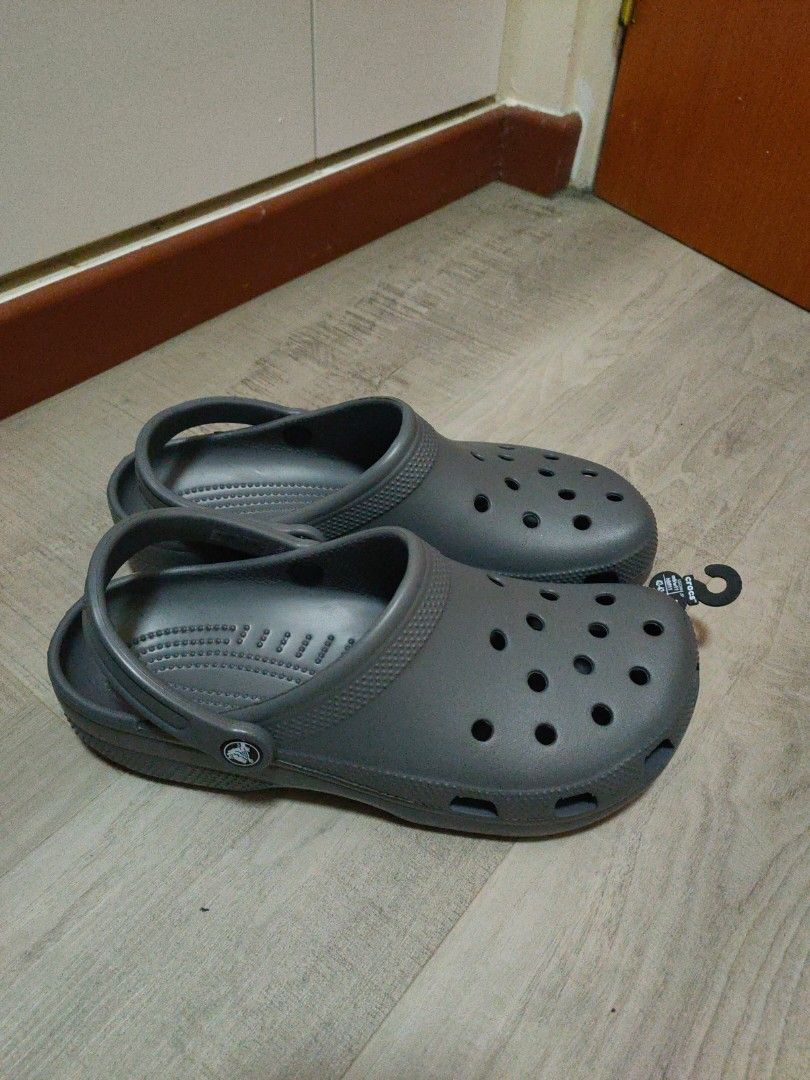 Mens best sale gray crocs
