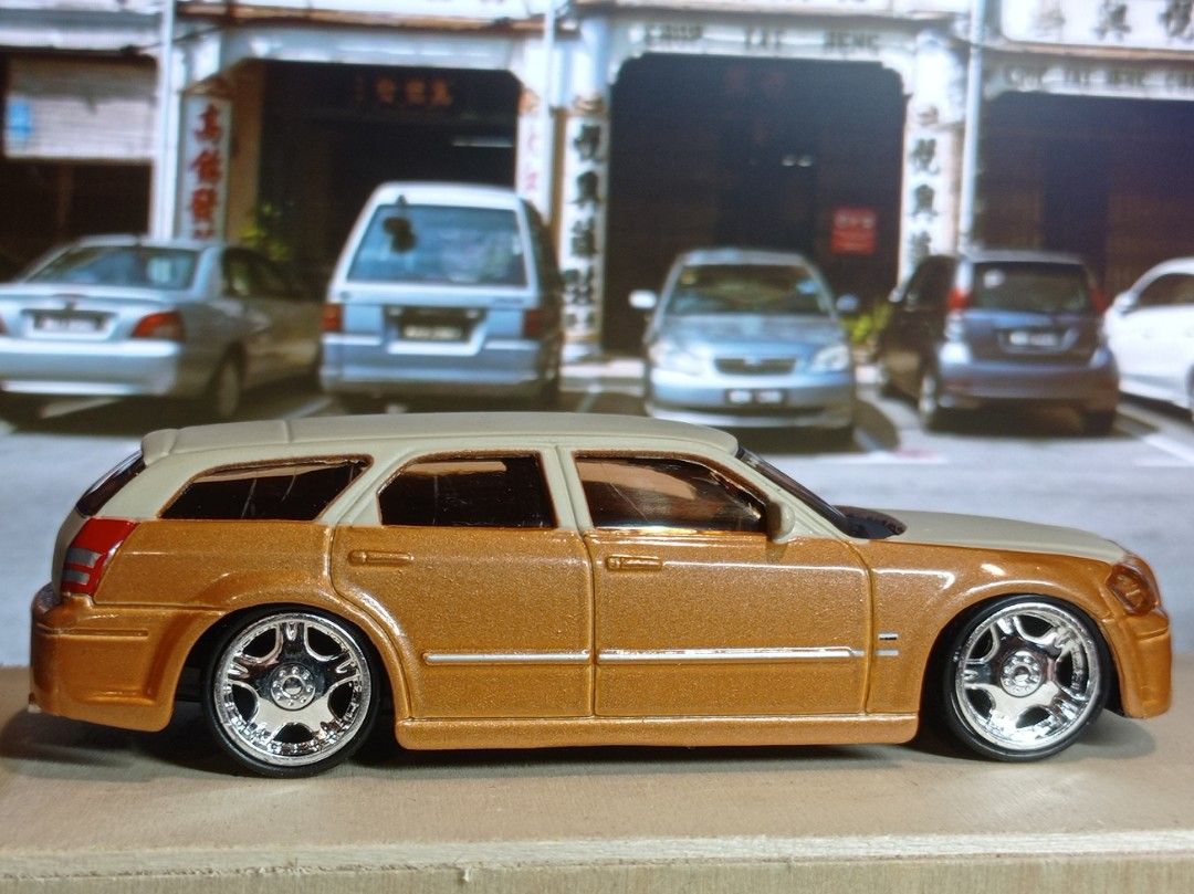 Diecast car 1 43 Dodge Magnum RT 2006 Hobbies Toys Toys