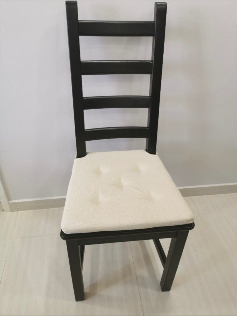 Dining Table Set (Category: Tables & Sets) located in Singapore. Submitted by juzjess (Listing ID 1281671760, Image 2). Description: Classic Dining Set in pristine condition. Priced to clear for house move! Very versatile dining table set that can be extended to fit up to 10 pax. All together 3 positions possible. Fully retracted to accommodate 6 persons. Set comes with : 1) 01 x Extendable Table 2) 02 x Chairs 3) 02 x Chair Cushions 4) 01 x Long