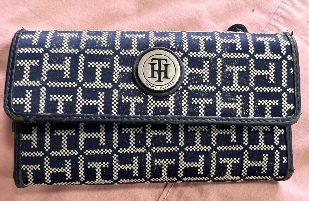 Tommy top wallet sale