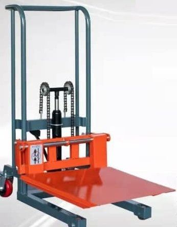 Flat manual stacker or Lifter for boxes (Category: Construction Tools & Equipment) located in Caloocan City. Submitted by royalbird.87c50e (Listing ID 1281725216, Image 2). Description: Capacity : 400kg Lifting Height: 10-85cm Machine height : 1225mm Machine width : 630mm Machine Length : 645mm Single fork width : 100mm inner fork width : 355mm outer fork width : 550mm Min for Height : 90mm Leg length : 610mm inner leg width : 395mm outer fork wi