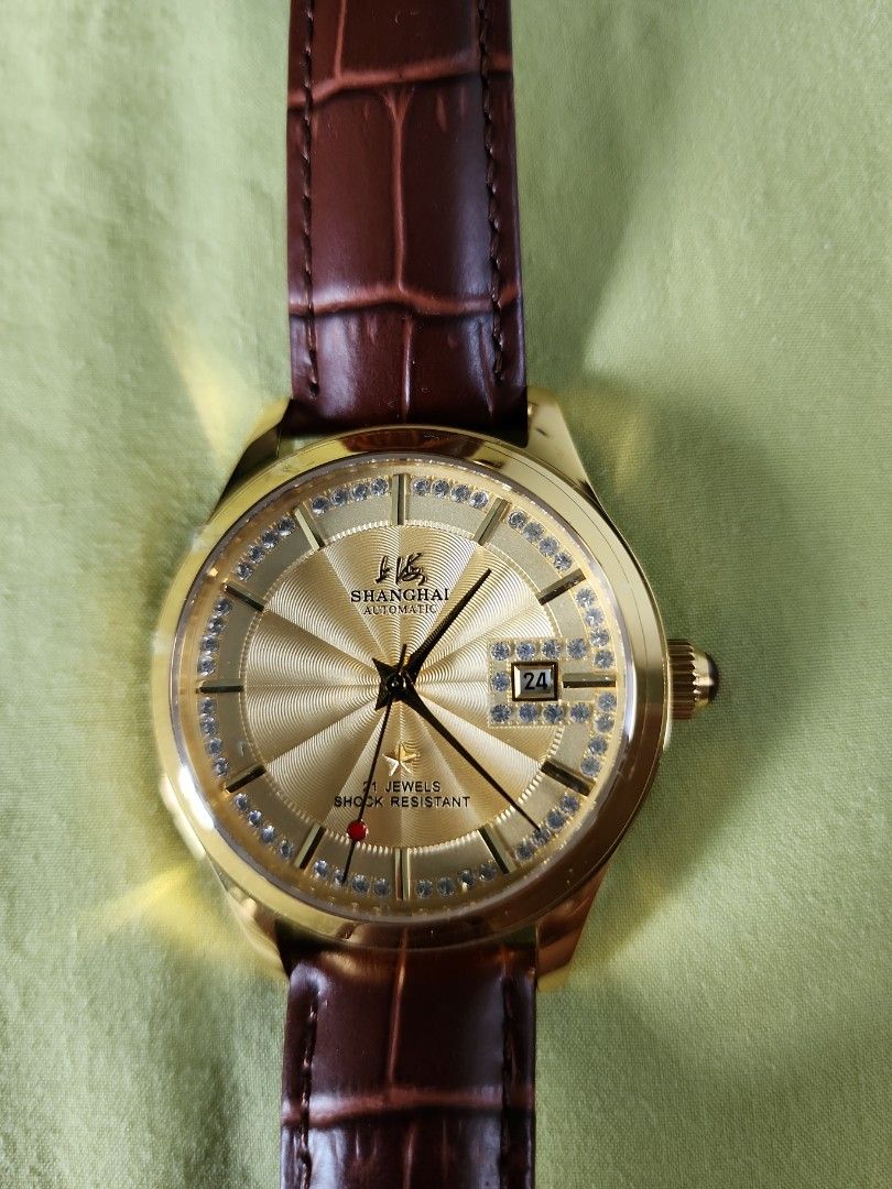 Fully automatic watch outlet