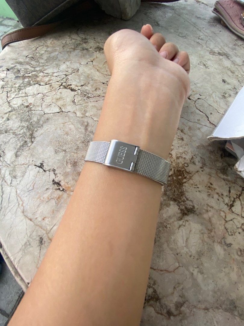 How to adjust guess sales watch band