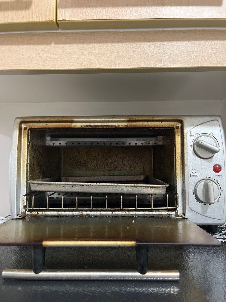 Hababishi Oven Toaster (Category: Ovens & Toasters) located in Mandaluyong City. Submitted by margemerx (Listing ID 1281770498, Image 2). Description: 10-liter capacity 60-minute timer with bell ring 100-250°C temperature 2 pcs. quartz tube heating elements Top and bottom heating Heat selector Hanabishi is a recognized leading home appliances brand in the Philippines for more than thirty years now having started in 1986. Its decades of existence 