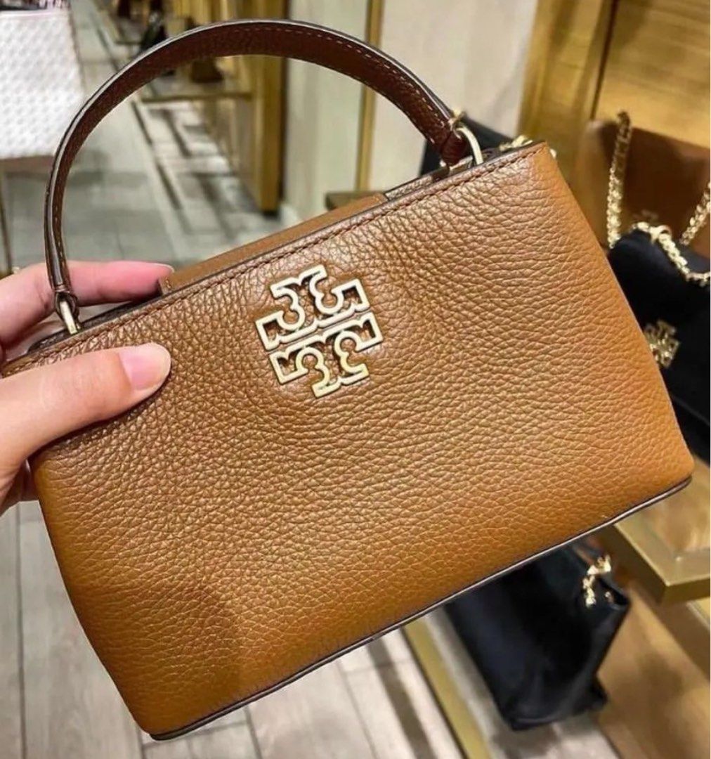 Authentic Tory Burch Britten Micro satchel (Category: Luxury Bags & Wallets) located in Manila. Submitted by simplyolive85 (Listing ID 1220439176, Image 1). Description: Tory burch britten micro satchel Inclusion: paper bag, card and tag #toryburch #topitems #satchel #luxurybags ✅Last price posted 😁 MOP: BDO, Metrobank,Gcash, Paymaya ♥️ Guaranteed Original, imported USA.