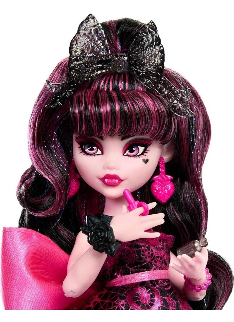  Monster High Doll, Draculaura with Accessories and Pet Bat,  Posable Fashion Doll with Pink and Black Hair : Toys & Games