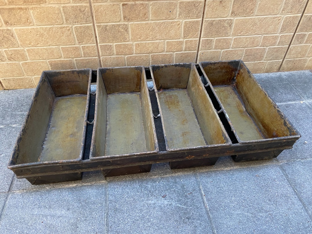 industrial loaf pan 4loaf ekco, Furniture & Home Living, Kitchenware