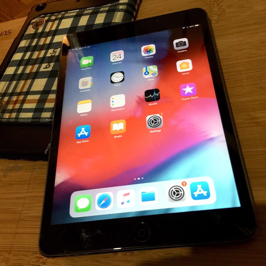 IPad mini 2 space gray 16gb Netflix excellent condition Mobile