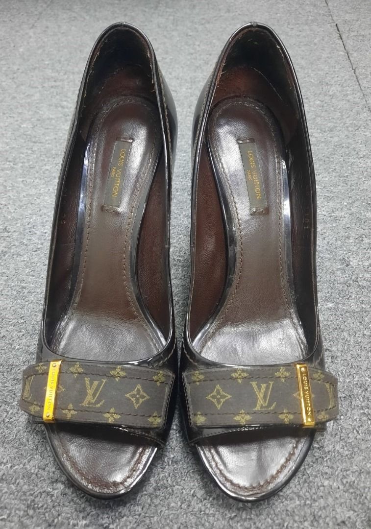 Louis vuitton monogram pumps 2025